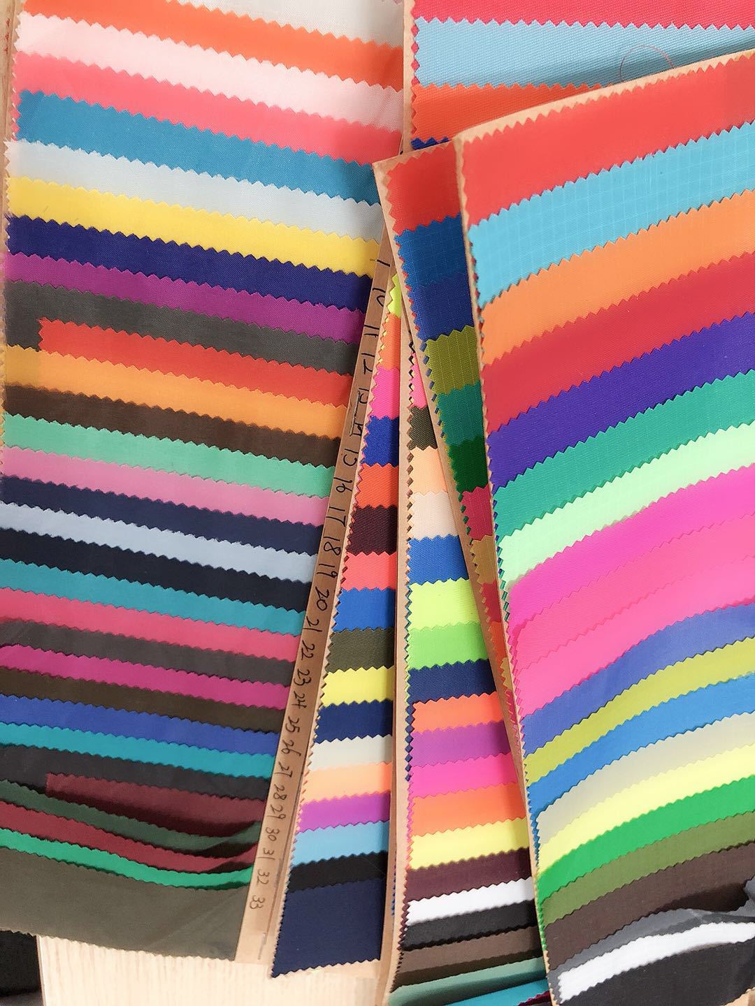 厂家供应 840D牛津布 PU胶 优丽胶 防水牛津布