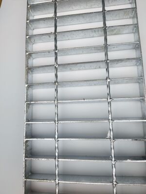 钢格板镀锌异形钢格板重型踏步电厂钢格板加工定做平台钢格板天津