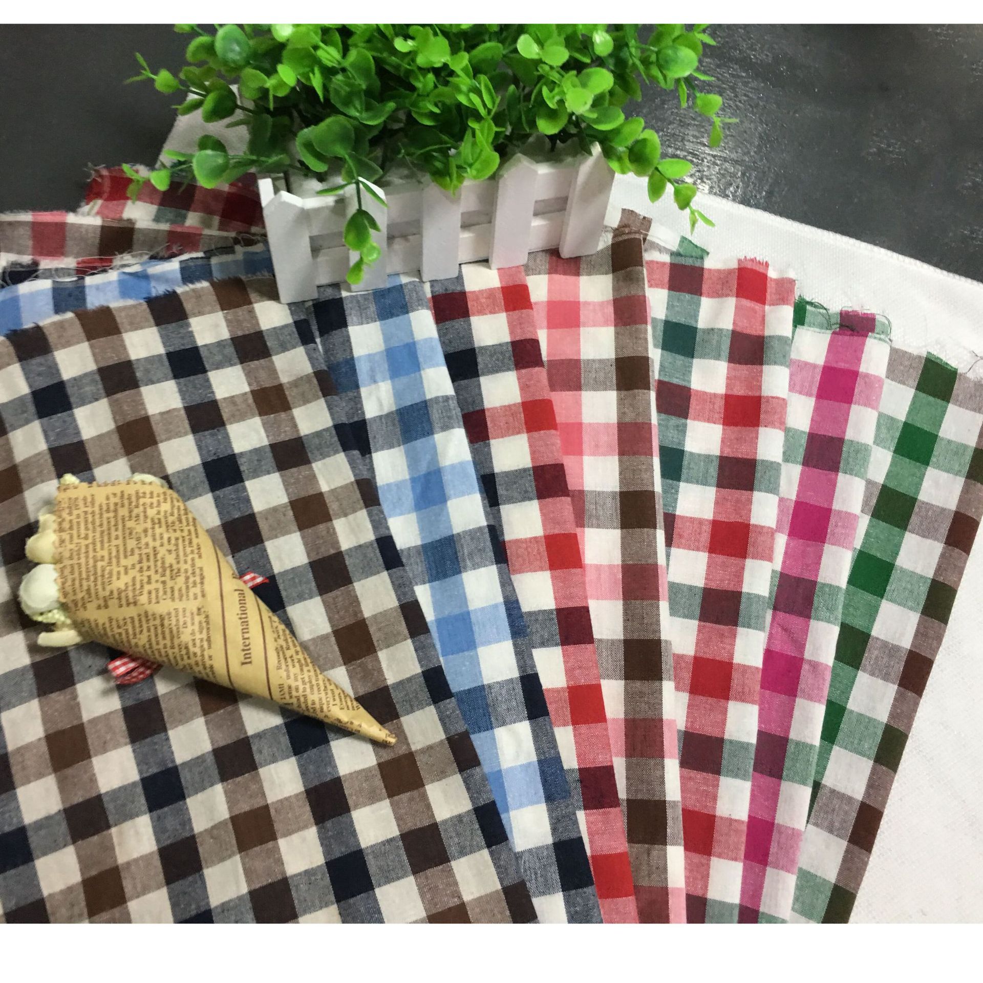 全棉21支三色朝阳格1.6cm*1.7cm衬衫连衣裙服装面料装饰布料现货