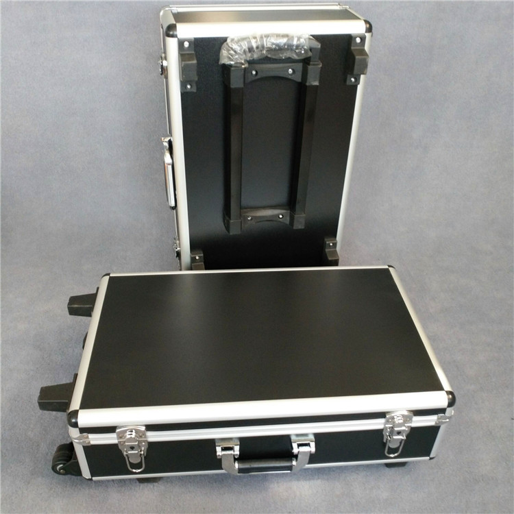 出售便携式铝合金工具拉杆箱海绵防震垫加倍防震、滚轮铝箱