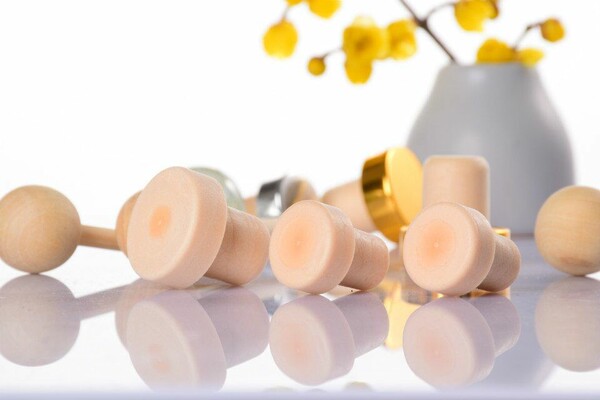 Wholesale color bayonet tall tall glass aromatherapy bottle fruit…