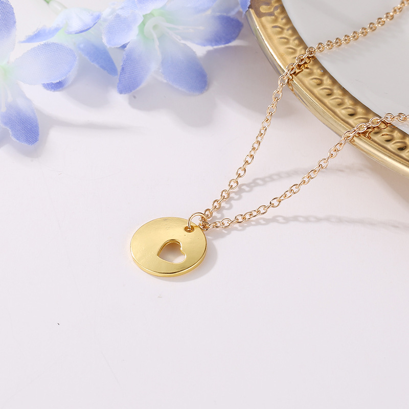Electroplating Hollow Heart Necklace Alloy Heart-shaped Simple Clavicle Pendant Exquisite Versatile Accessories display picture 4