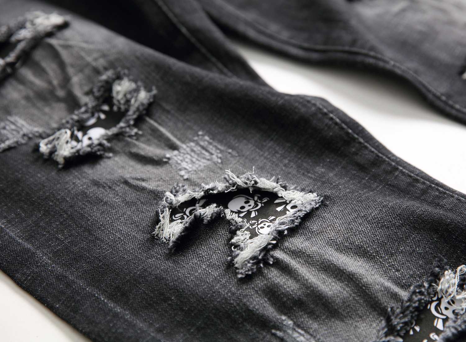 Pantaloni da uomo elastici neri di alta qualità con toppe rovinate, pantaloni da uomo personalizzati e alla moda_voghion.com