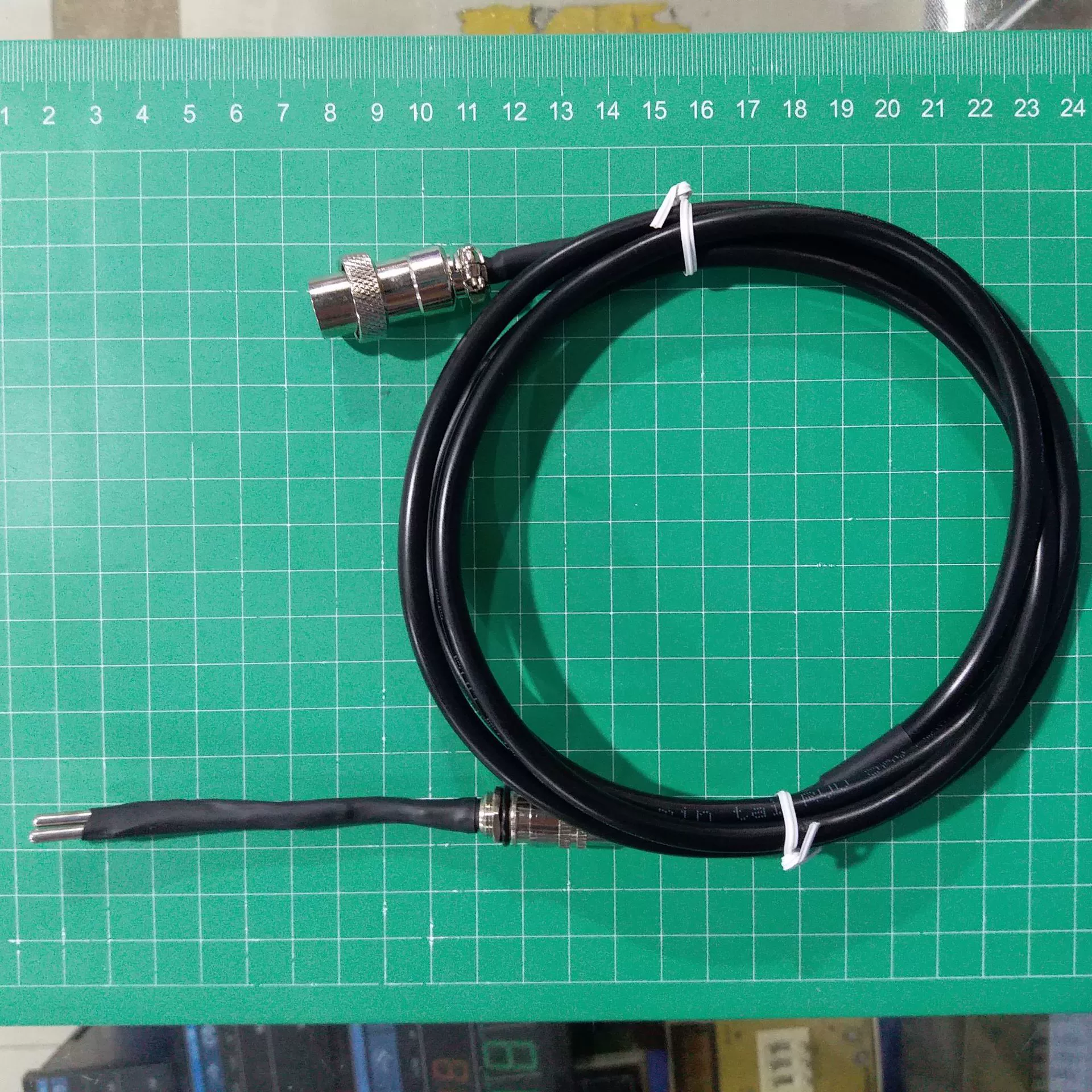 Встроенный датчик теплового сопротивления и нагревательная труба 24 В термоклеевой машины могут выставить счет-фактуру с НДС 13%.