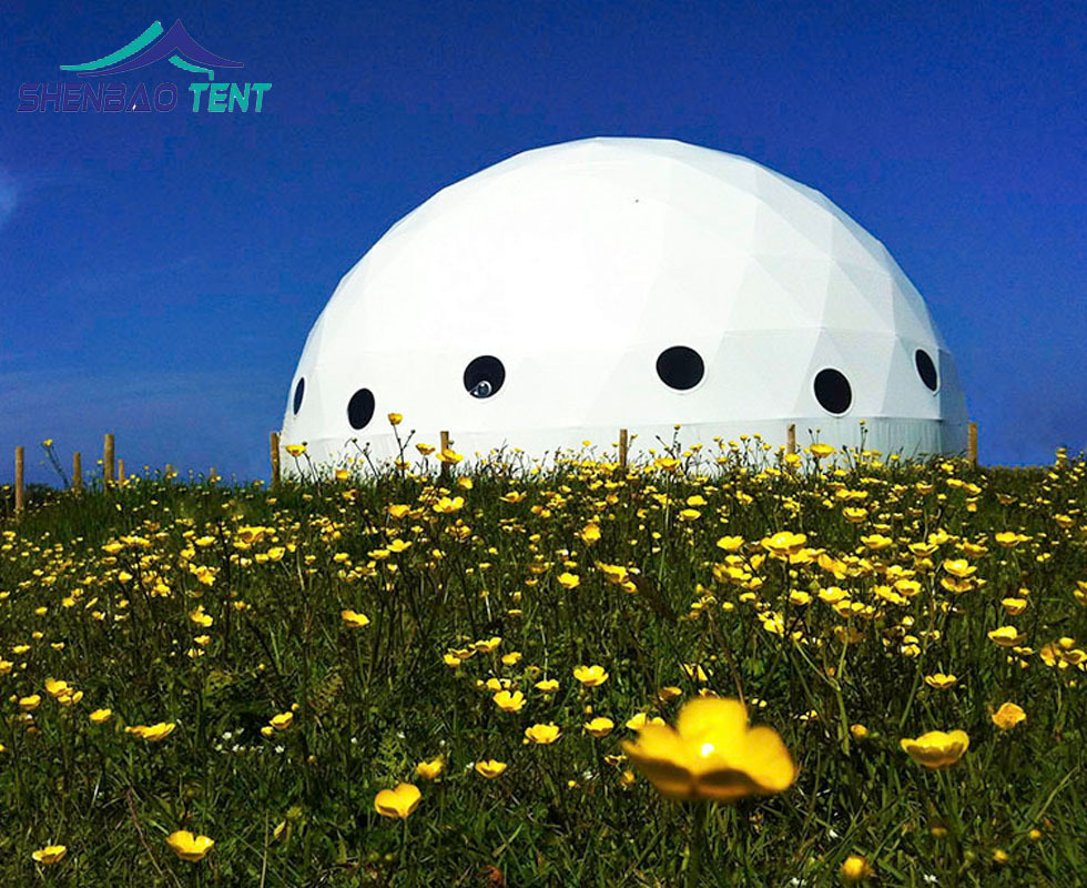 公园景区临时用球形篷房带透气孔安装门窗户外白色球形帐篷