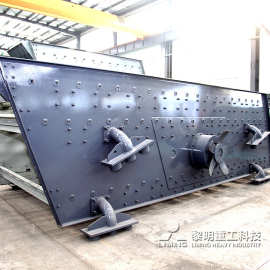 黎明重工 振动筛图片 混凝土骨料产品可以筛分为 20mm孔径筛