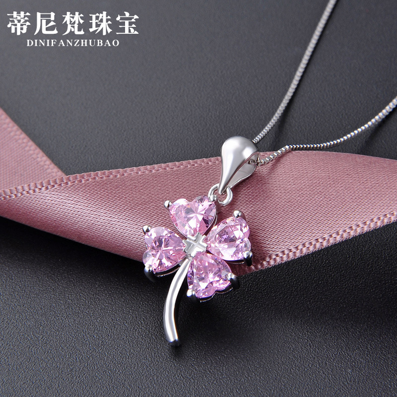 Estilo coreano elegante todo-Partido collar de cadena de clavícula con incrustaciones de circonio s925 plata esterlina Super Hada temperamento trébol colgante para las mujeres al por mayor