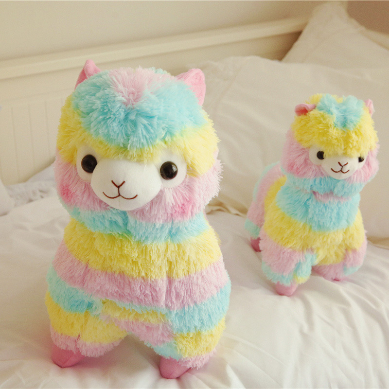 Venta al por mayor lindo animal Arco Iris alpaca muñeca de peluche de juguete colorido hierba barro caballo agarrar máquina ragdoll entrega de una sola pieza