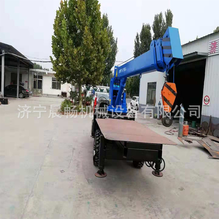 直营各种起重三轮吊车  农用五征底牌随车吊单臂平板吊厂