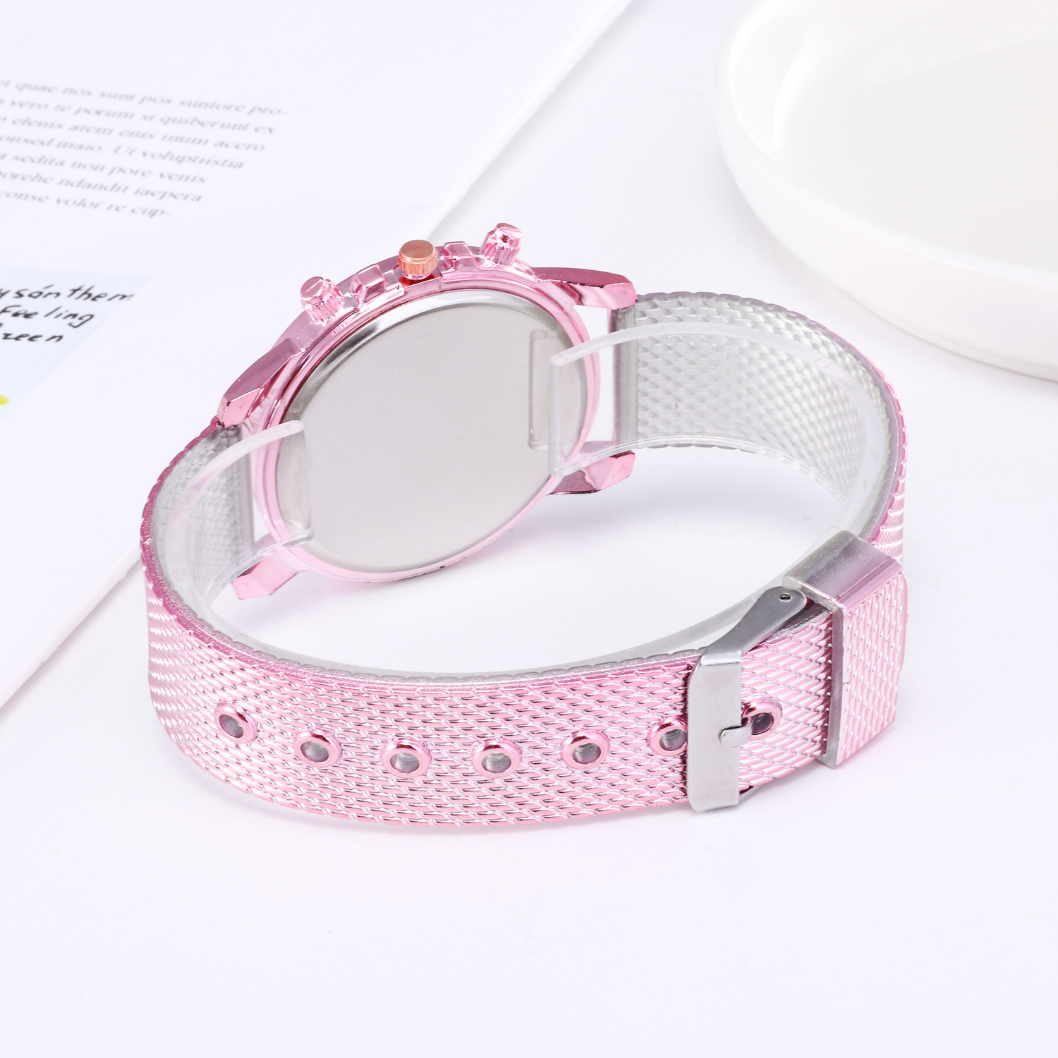 Quartz Watch For Women With Mesh Strap And Geneva Design_voghion.com