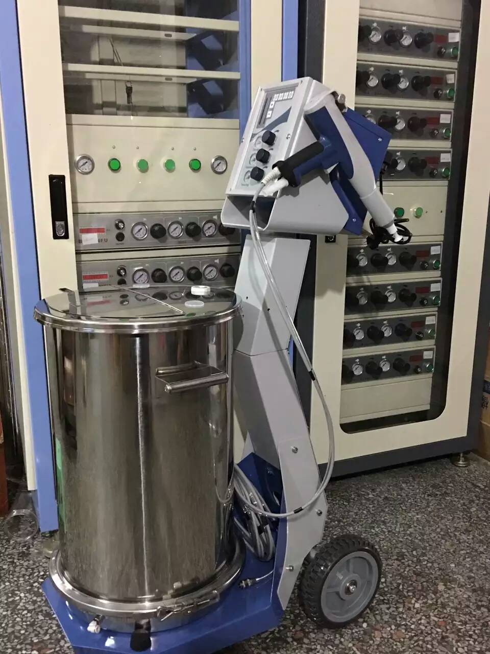 静电粉末喷涂机喷涂复杂疑难产品的静电喷塑机