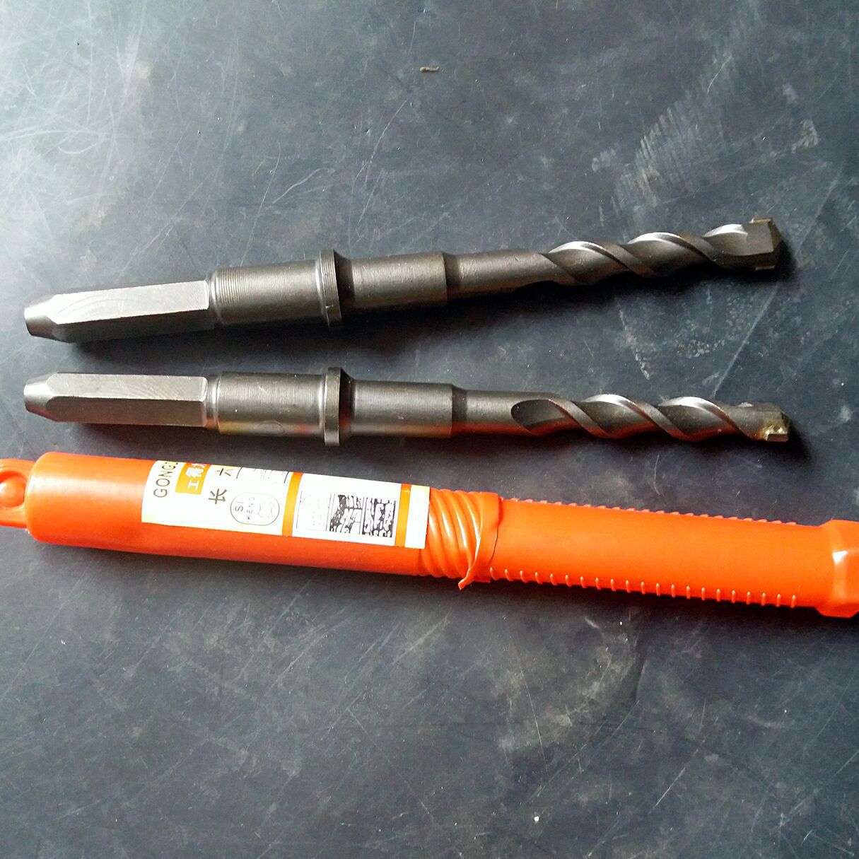 C92B5C41BCA025169943E4A53DC402