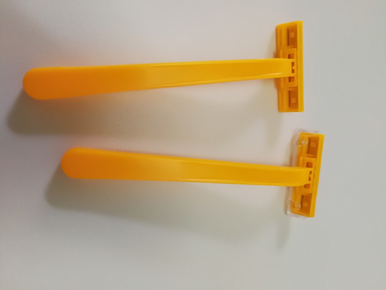 二层刀片一次性手动剃须刀刮胡刀进口不锈钢刀片酒店浴室用品外贸