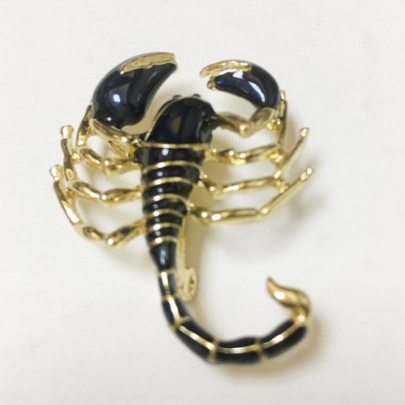 Nuova popolare spilla di scorpione nero, spilla in lega di pittura a olio di fascia alta_voghion.com