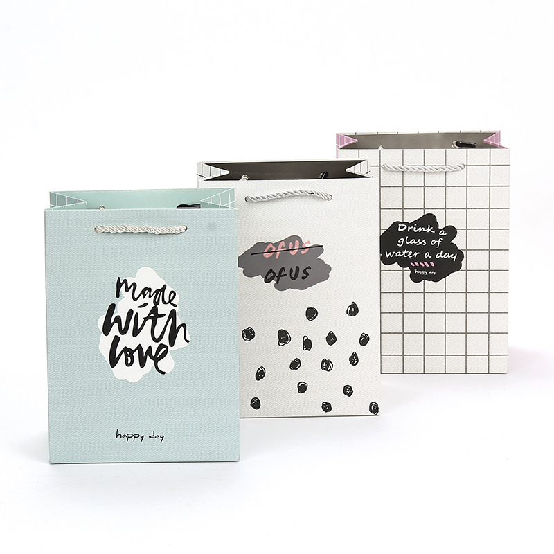 新款现货卡通礼品手提袋创意购物服装袋白卡纸通用纸袋包装袋批发