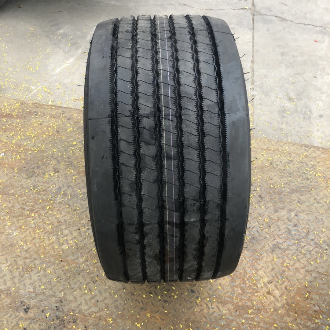 厂家直销445/45R19.5子午线全钢卡车拖挂车加宽防陷轮胎耐磨防滑
