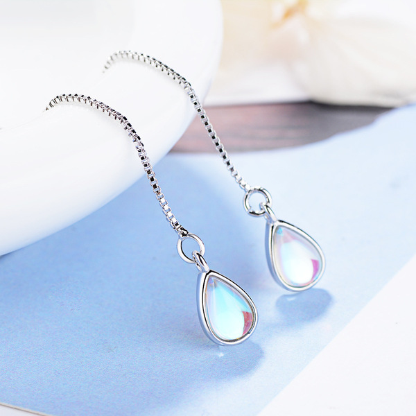 Long earrings drop-shaped with tassels