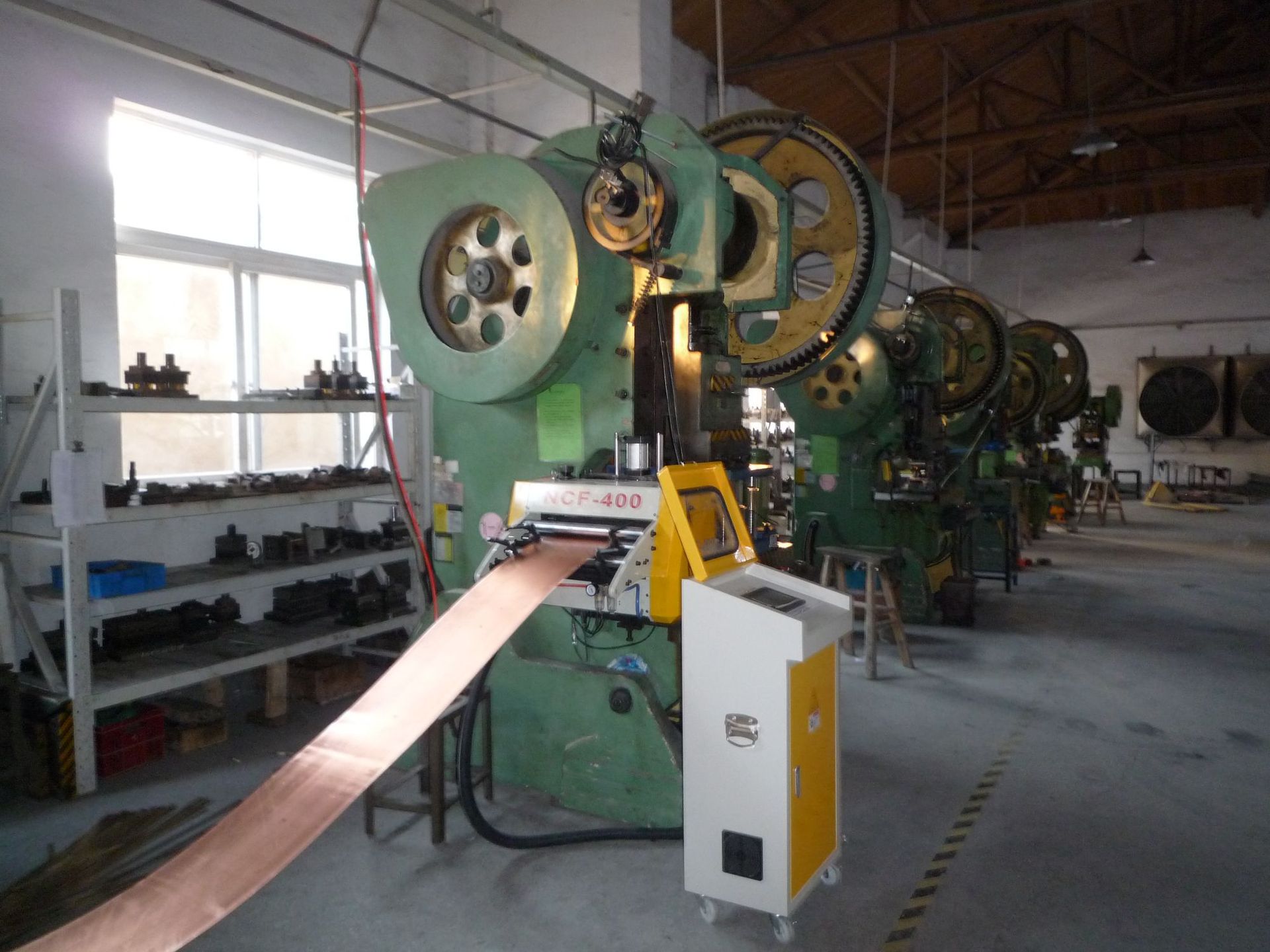 上海环保设备冲压数控送料机 喷雾设备冲压伺服送料机 冲床送料机