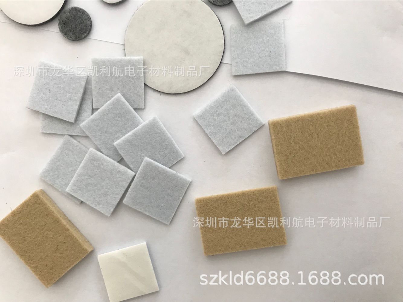 专业生产各种家具防滑防震防刮花毛毡不织布垫 家具专用带胶毛毡