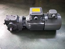 空心轴输出法兰安装侧面安装S97底脚螺丝固定形式斜齿减速机