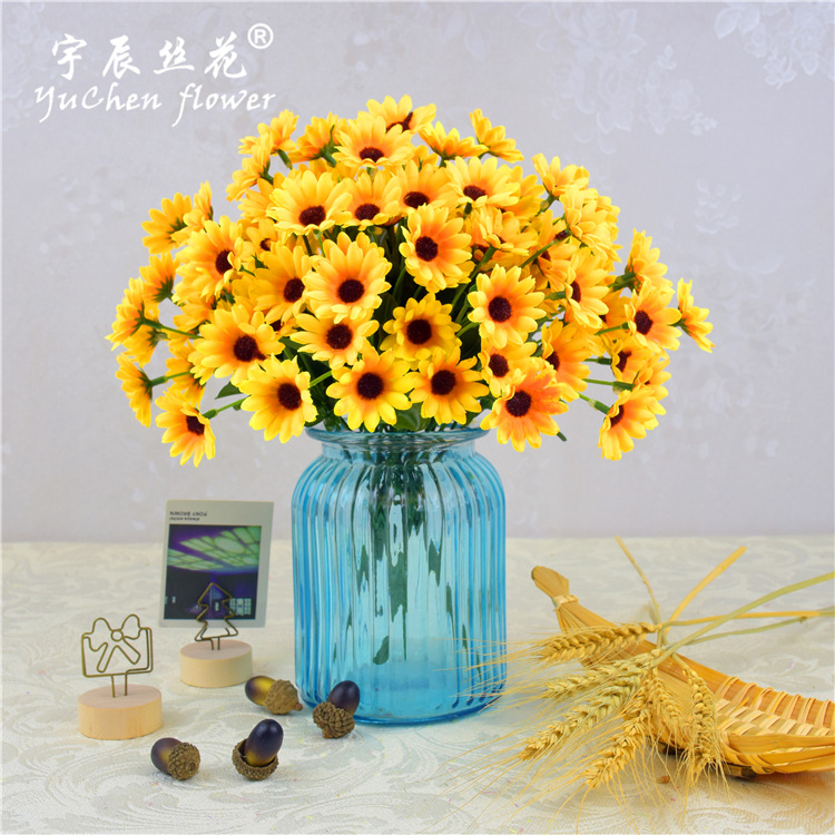 Plastic realistic artificial flowers