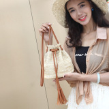 2018新款双流苏水桶草编包韩国官网同款单肩ins斜跨包 9118066082_101473747.160x160.jpg