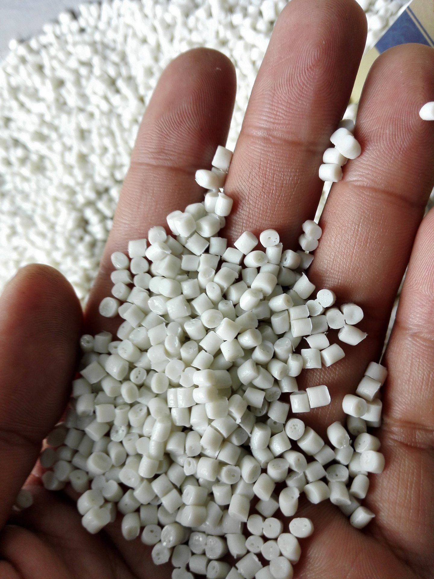 hdpe聚乙烯塑料颗粒  再生中空hdpe颗粒  白色再生HDPE颗粒