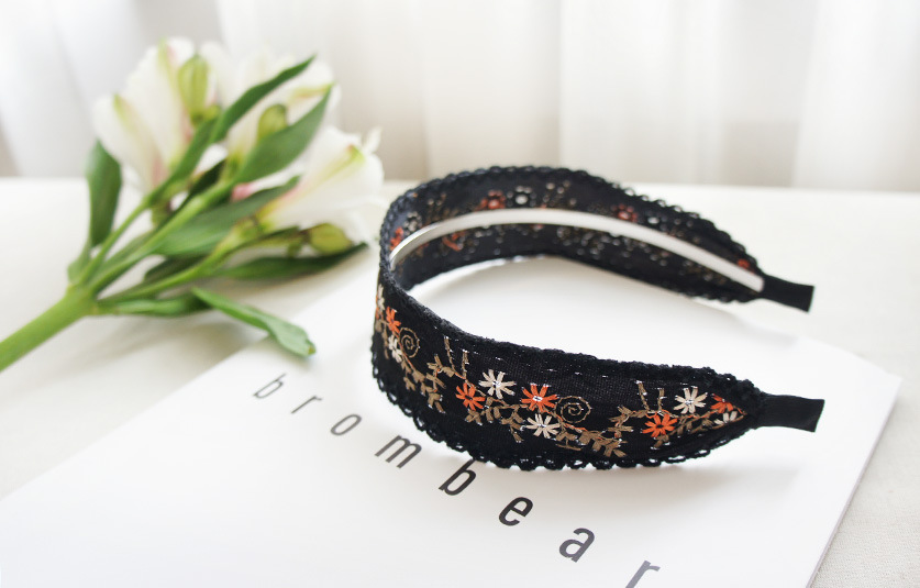 Bandeau En Tissu Floral En Daim Avec Broderie Ethnique display picture 17