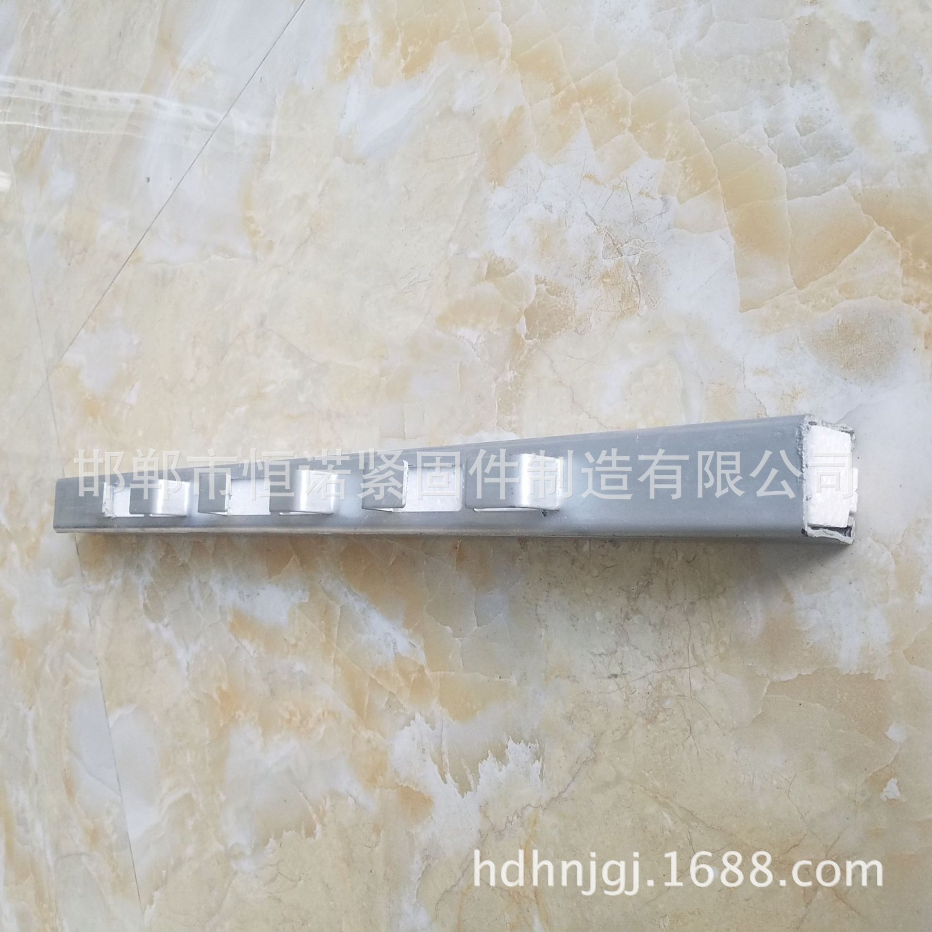 厂家供应Q235B冷弯预埋槽道 41*31*800电缆槽道恒诺厂家定制