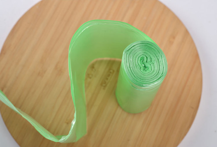 复制_黑彩色垃圾袋 常规连卷式平口式 垃圾袋厂.jpg