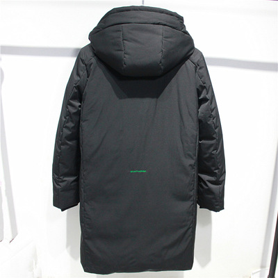 长款绿色刺绣羽绒服