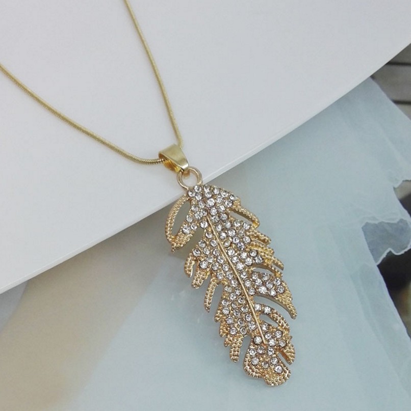 fashionable elegant crystal earings with rhinestones