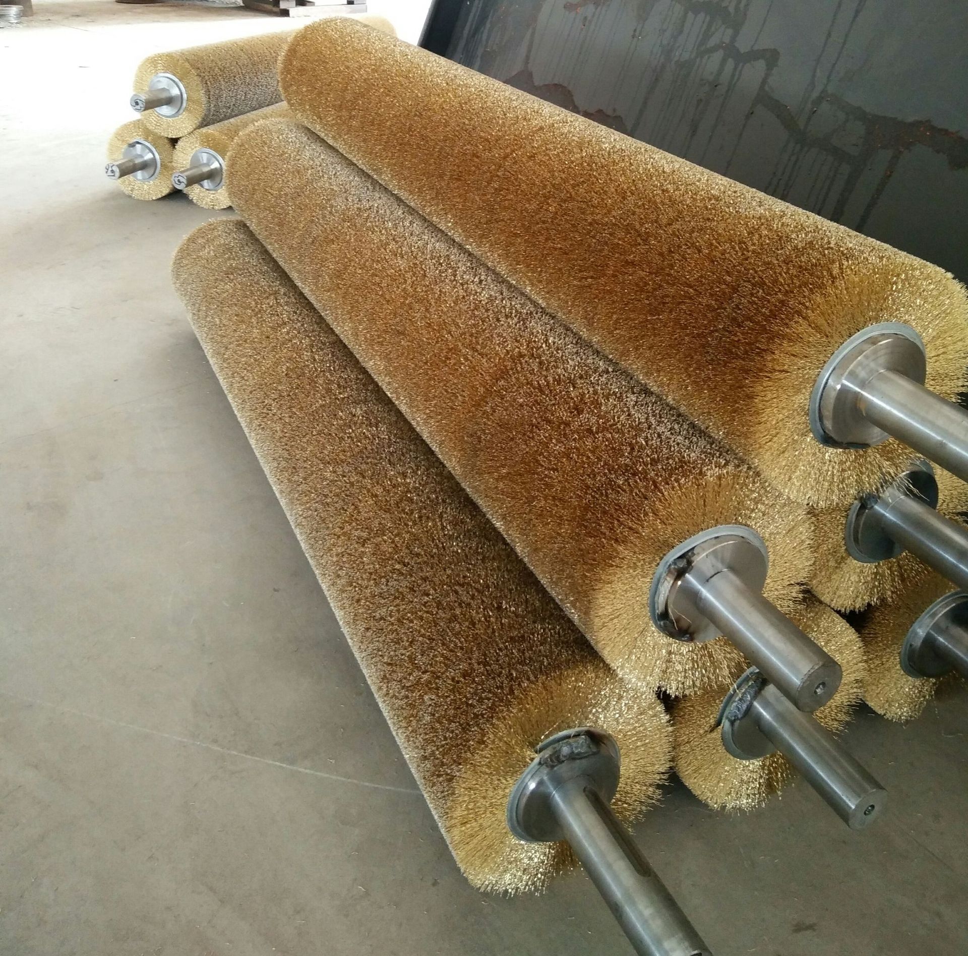 供应抛光酸洗工业毛刷辊  。  杜邦磨料丝毛刷辊