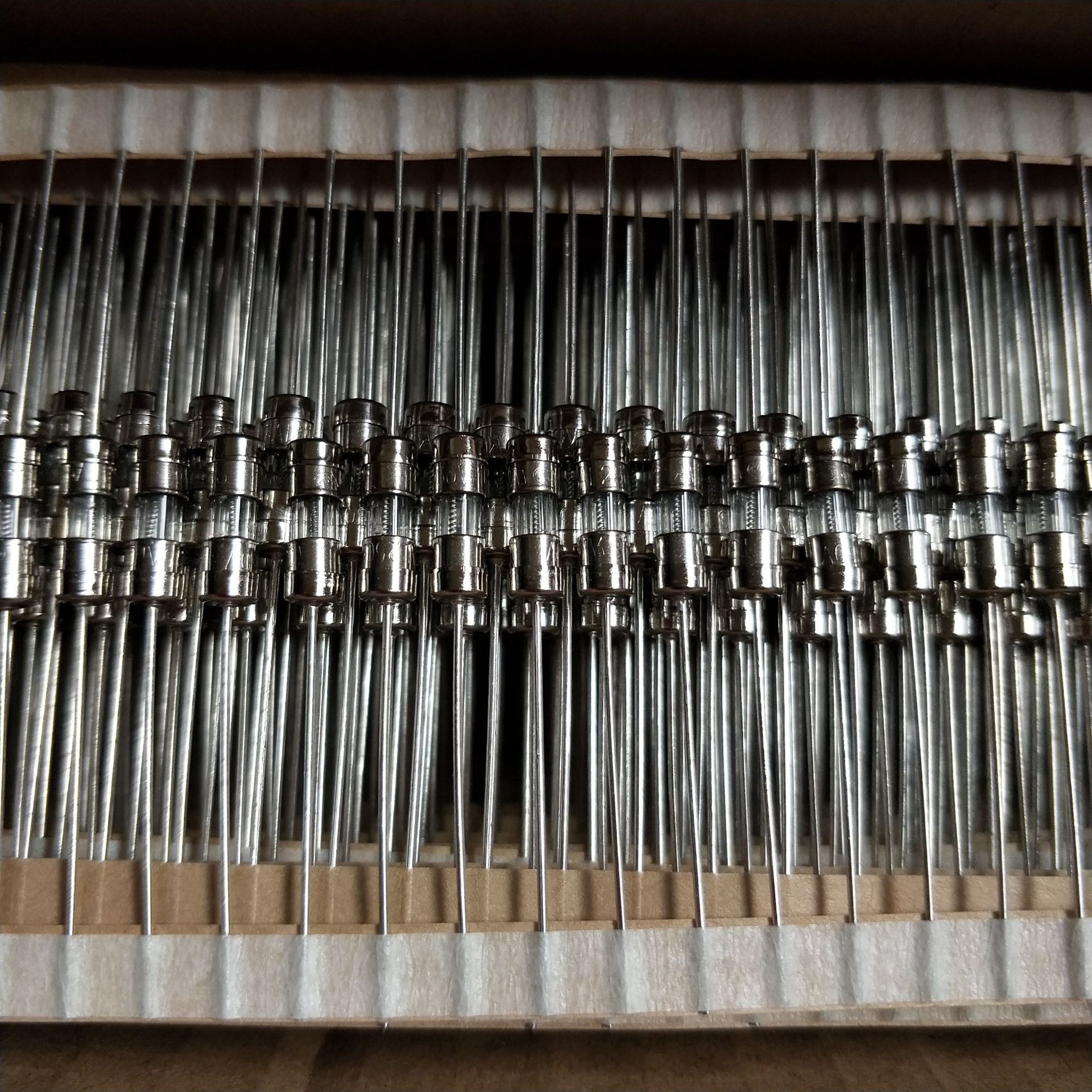 编带保险丝3.6*10MMT1A250V/T2A250V/T3.15A250V/T3A250V/T5A250V