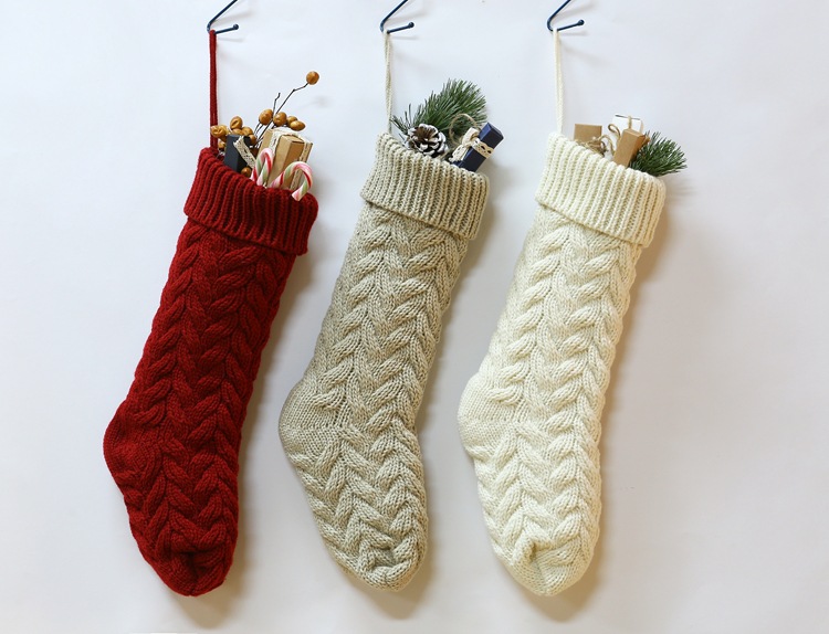 Kötött zoknik, dekoratív szett, cukorka, karácsonyi parti, otthoni medál, levél, virág, ajándéktáska_voghion.com