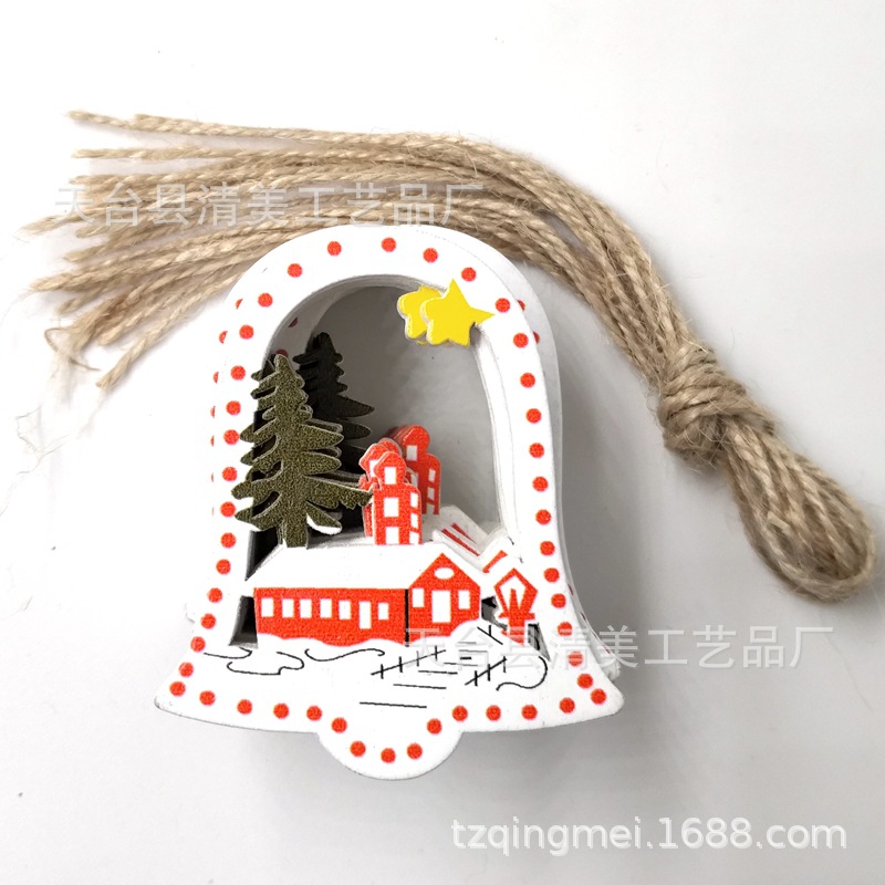 Colgante de madera de bricolaje de la serie navideña pintada sobre fondo blanco 10 piezas en un paquete con 10 cuerdas de cáñamo