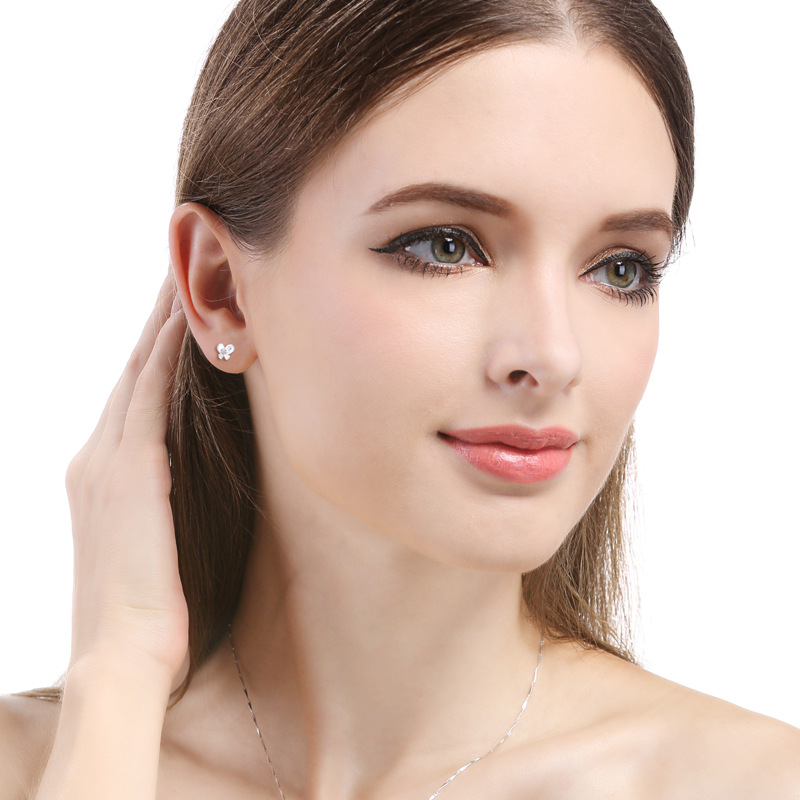 S925 pendientes de plata en forma de mariposa pendientes de las mujeres incrustadas en diamantes simple diseño de nicho fresco pendientes de perforación de oreja pequeña