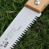 Деребьики увидели, как садовое распиливание фруктового дерева, распиливающее ветви пилы, инструмент ручной пилики садовой деревообработки