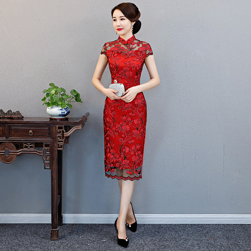 Yisidu new lace cheongsam slim show show daily sexy hollowed out Chinese fashion embroidered cheongsam