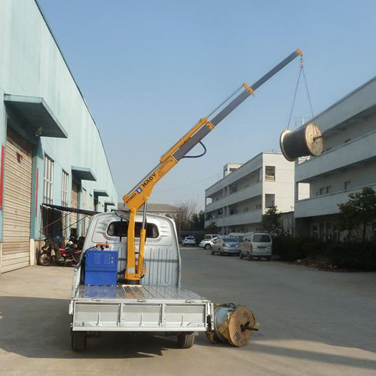 厂家直销吊重800公斤皮卡吊 轻卡液压车载折臂小吊机