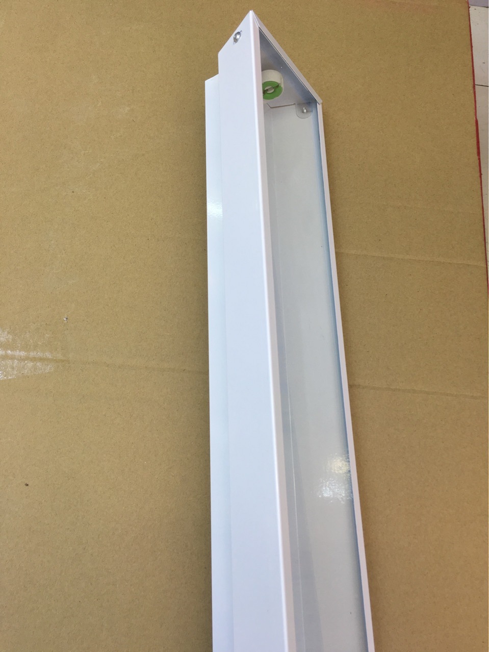 Fire-resistant glass lamp holder, fire-fighting lamp with glass cover, T8 18W fire fluorescent lamp, LED fluorescent lamp holder, flame retardant.