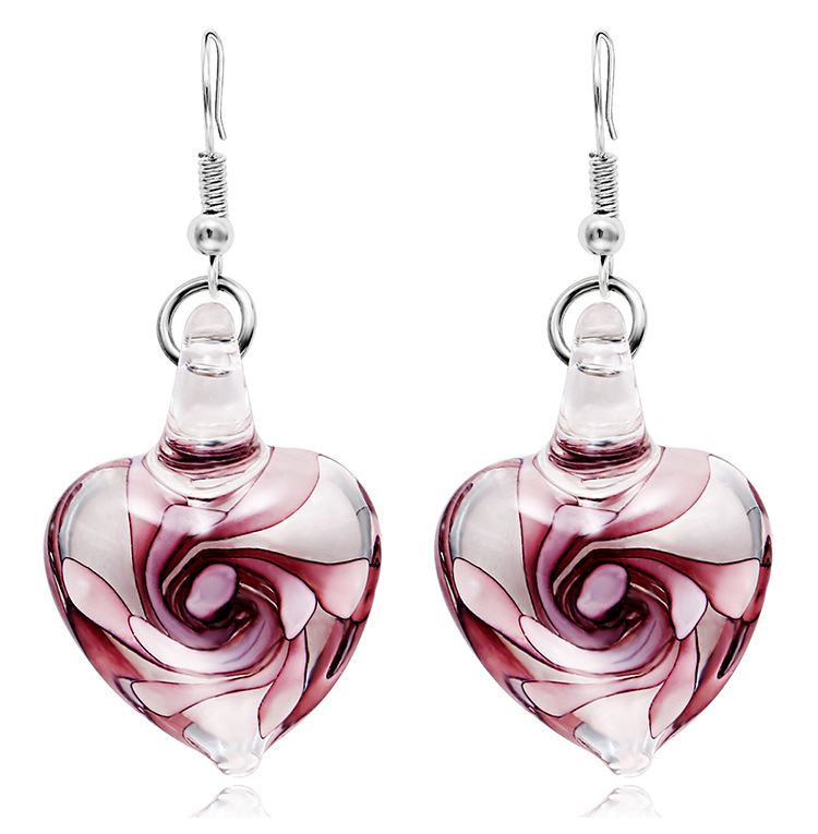 Collana con ciondolo a cuore in vetro e nastro alla moda_voghion.com