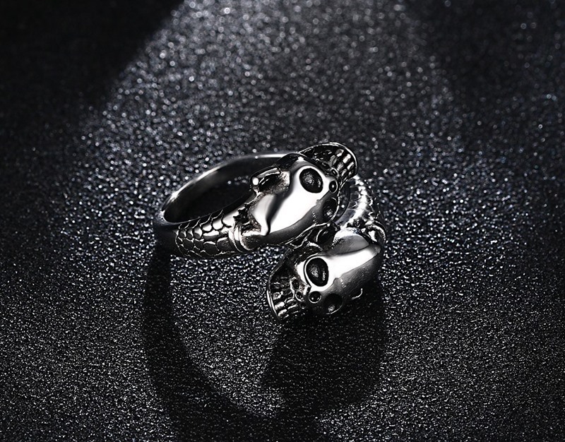 Skull Ring Lifestyle