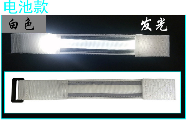 Retroreflective flashing bracelet