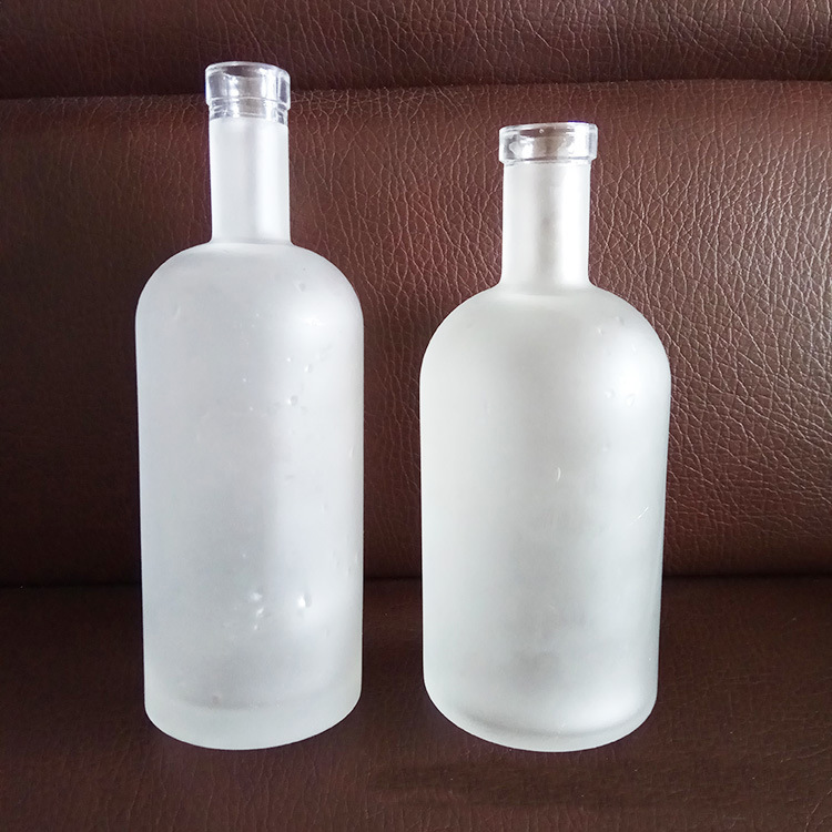 供应375ml~ 750ml全套圆柱酒瓶  晶白料 伏特加酒瓶  定制洋酒瓶