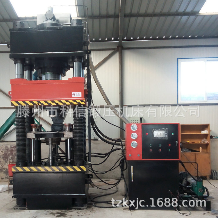 Tengzhou Kexin factory direct selling cattle and sheep licking salt briquetting machine, 5KG square/round salt brick forming hydraulic machine