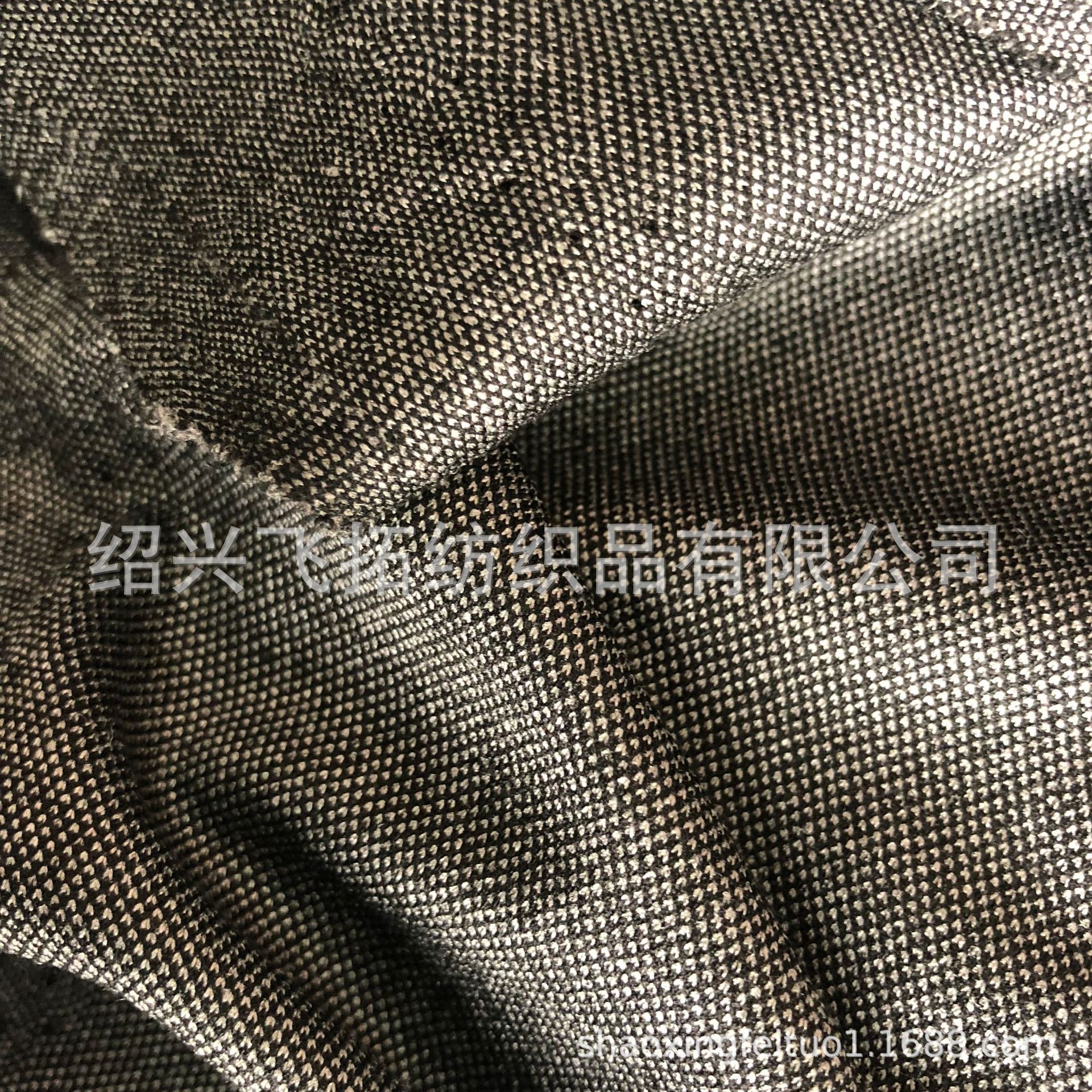 厂家直销针织全涤海岛丝乱三路磨毛面料 高档黑白海岛丝针织布