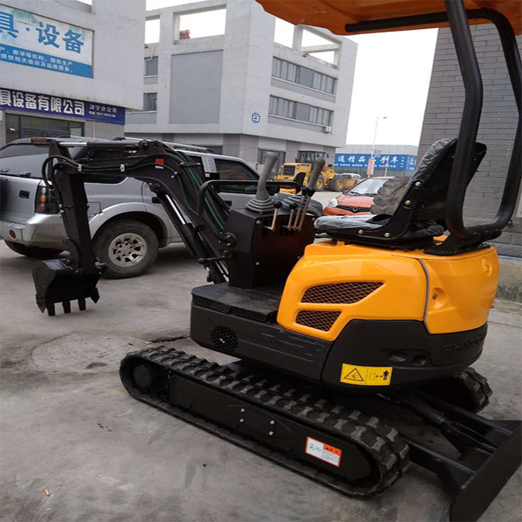 山东晨畅经销小型挖掘机 蔬菜大棚用体积小作用大挖掘机