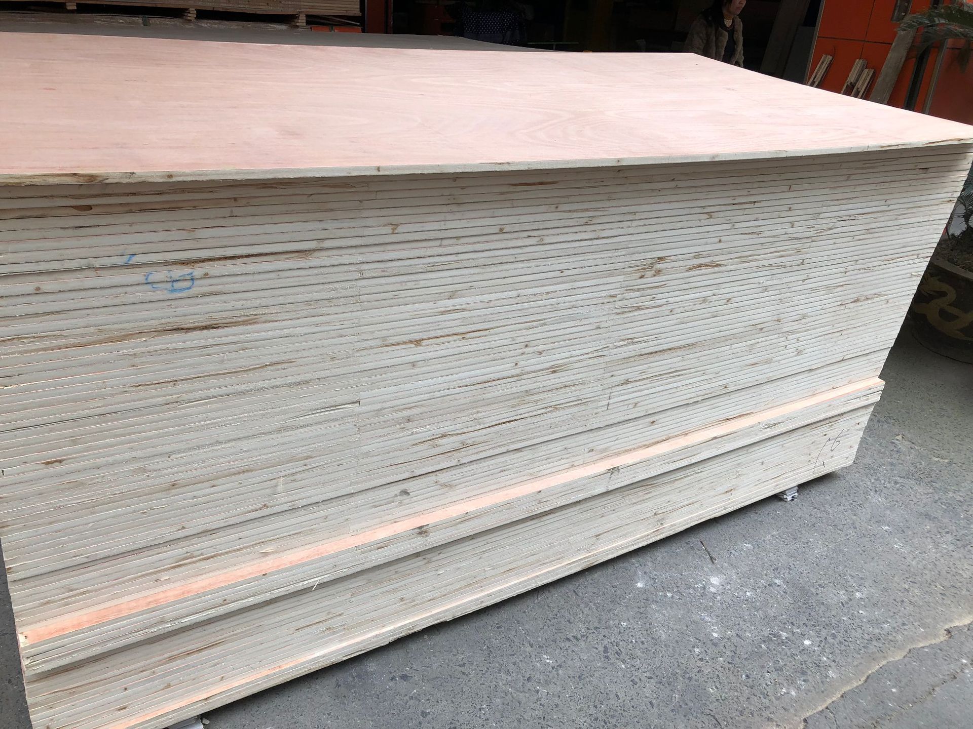 优质杨木工程型木工板批发，价格实惠