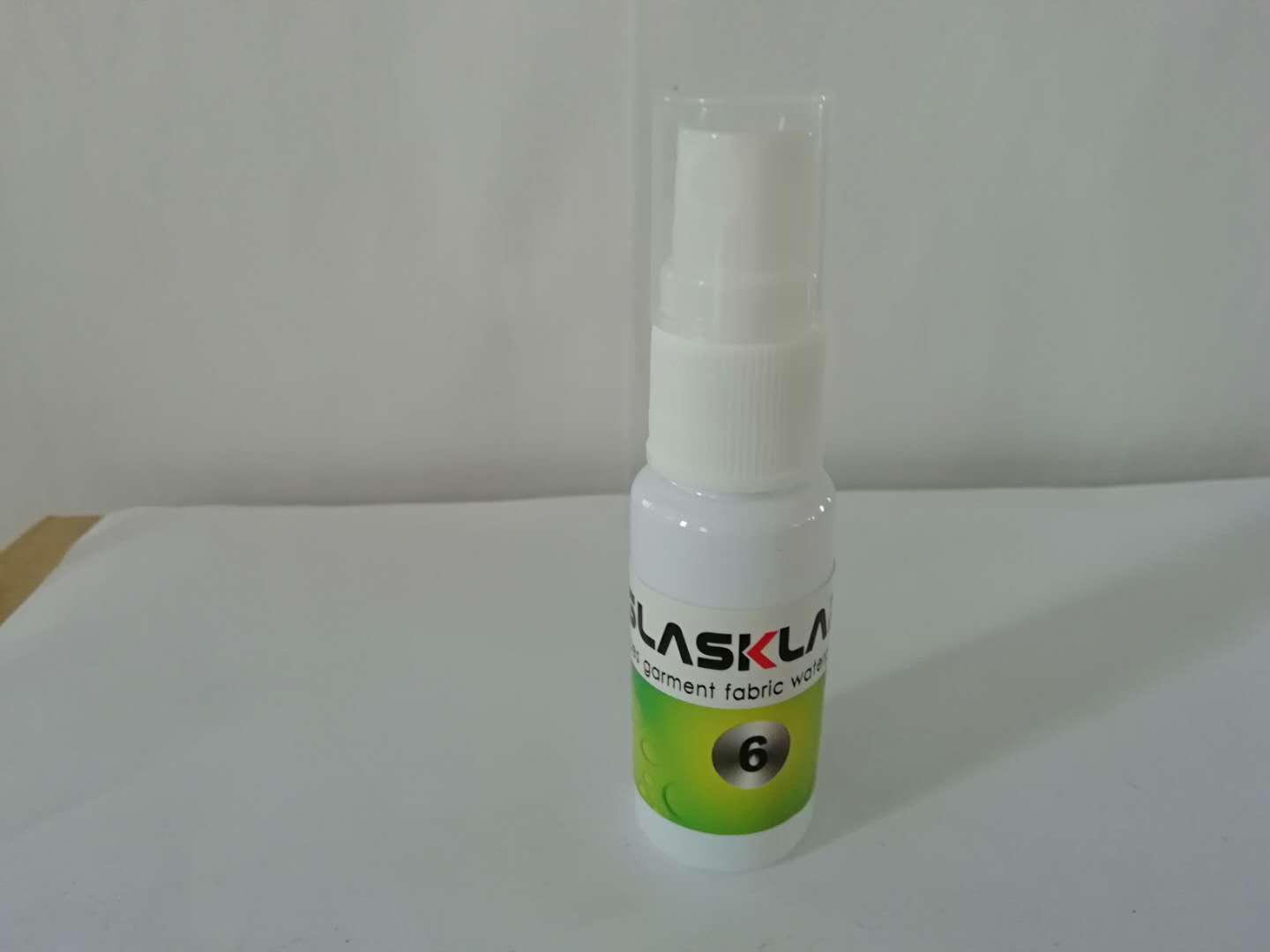 Water-Repellent Spray Image 4